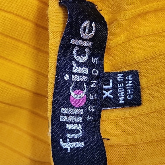 Full Circle Trends Short Sleeved Round Neck Ribbed Pull On Top w/Buttons Size XL - Picture 8 of 10